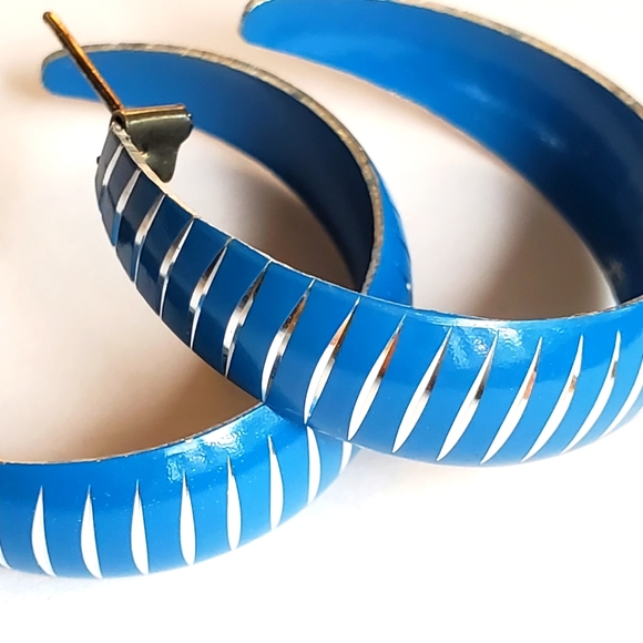 Vintage 80's Blue & Silver Tone Enamel Hoop Earrings with Decorative Cuts - Picture 1 of 5